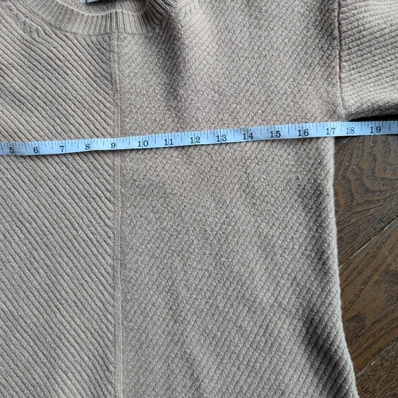 Aritzia Wilfred Free Women Oatmeal Tan Sweater Sz XS Hi Low Isabelli Merino Wool - Picture 6 of 8